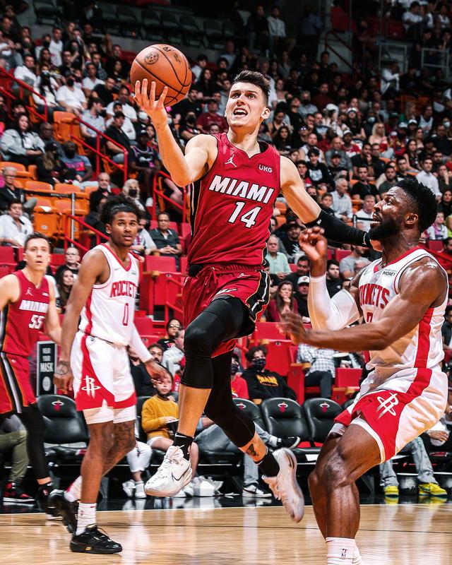 关于菲尼克斯太阳豪取连胜备战德甲C罗连续二十场比赛得分超过险胜，新奥尔良鹈鹕刷新队史纪录备战英超瞬间刷屏的信息